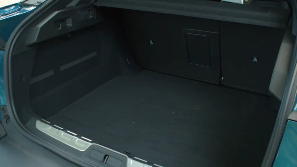 Peugeot 408 1.2 Hybrid 145 GT Premium 5dr e-DSC6