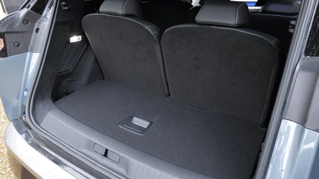 Peugeot 5008 1.2 Hybrid 145 GT Premium 5dr e-DSC6