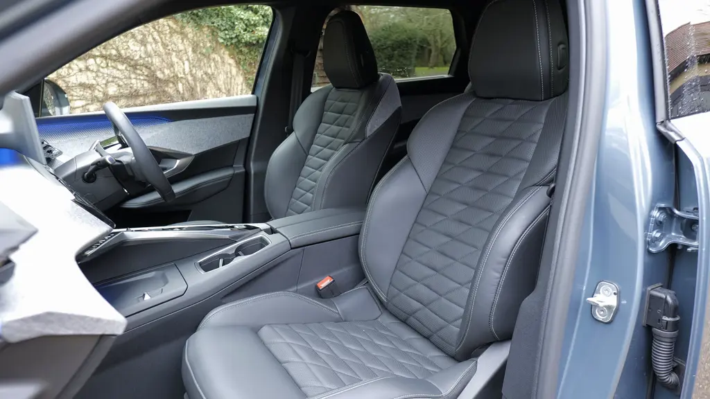 Peugeot 5008 1.2 Hybrid 145 GT Premium 5dr e-DSC6