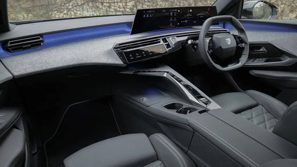 Peugeot 5008 1.2 Hybrid 145 GT Premium 5dr e-DSC6