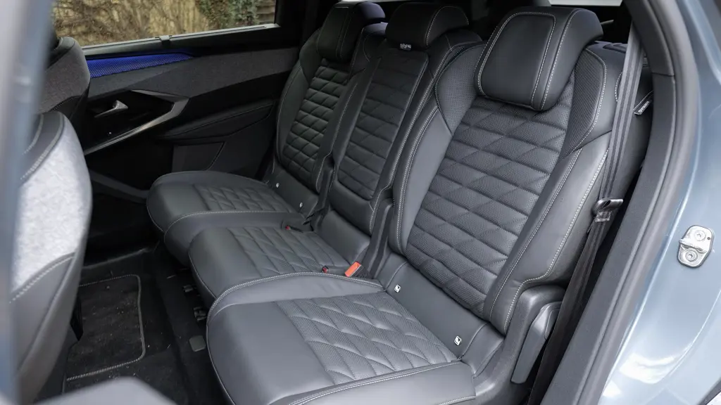 Peugeot 5008 1.2 Hybrid 145 GT Premium 5dr e-DSC6