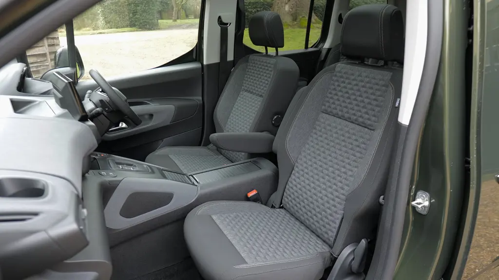 Peugeot Rifter 100kW Allure 52kWh 5dr Auto