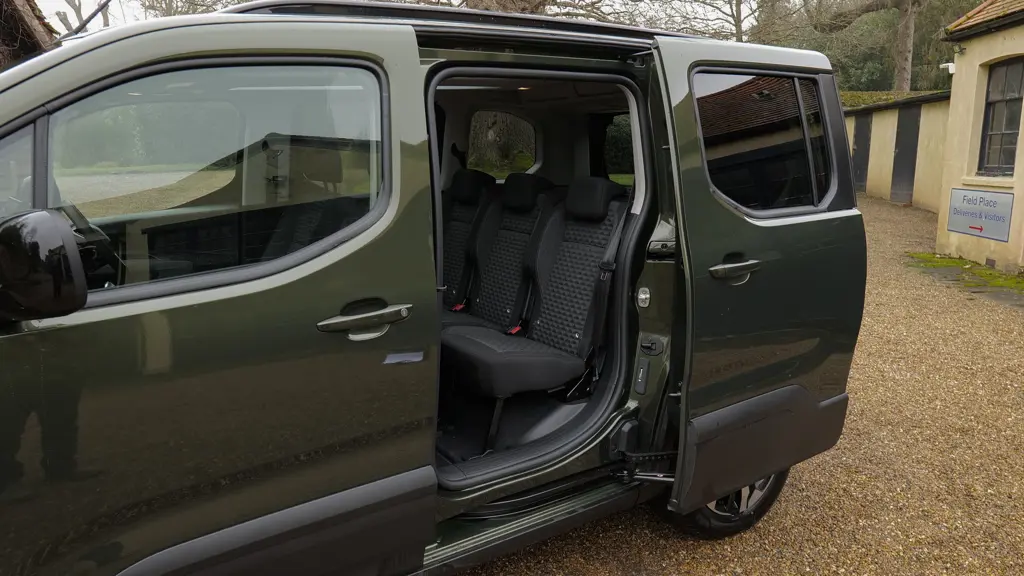 Peugeot Rifter 100kW Allure 52kWh 5dr Auto