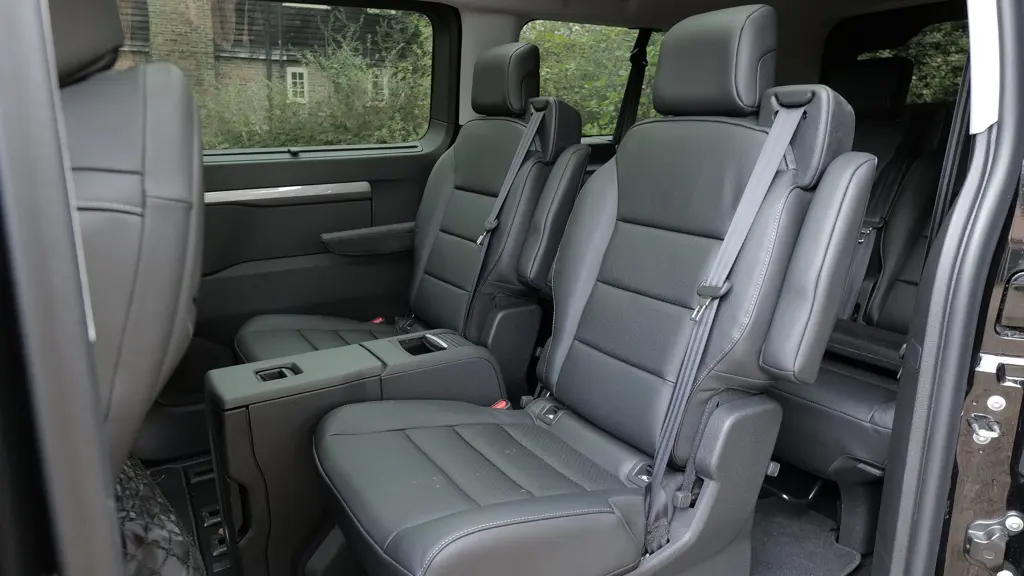 Peugeot Traveller 100kW Combi Standard 9 Seat 75kWh 5dr Auto