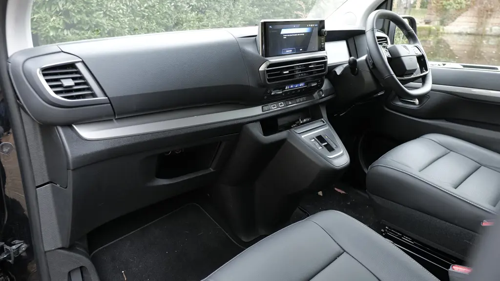 Peugeot Traveller 100kW Combi Standard 9 Seat 75kWh 5dr Auto