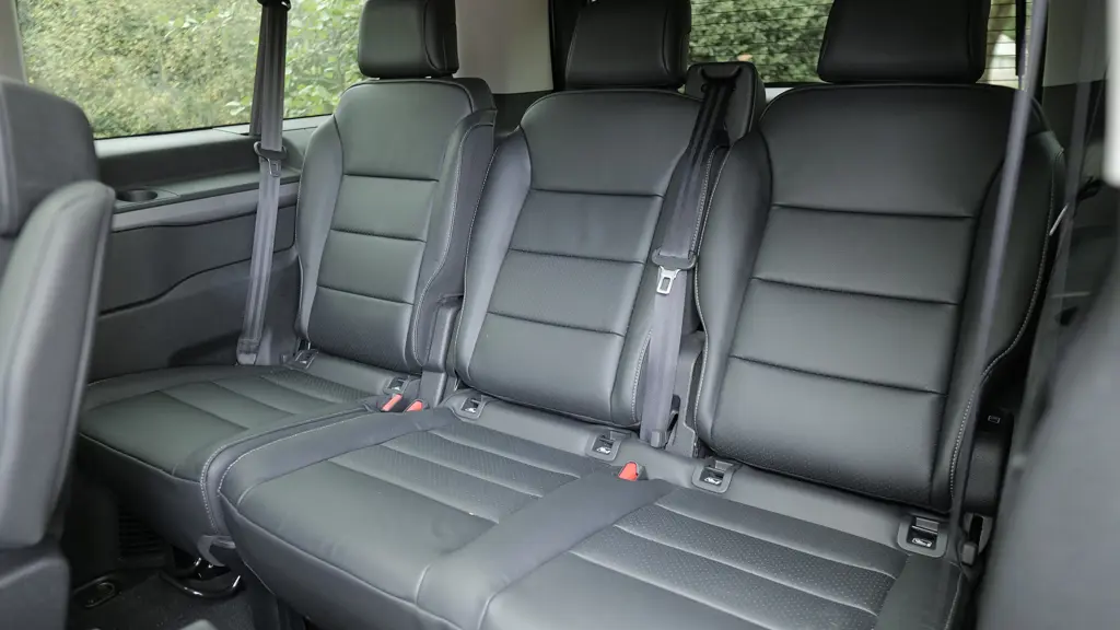 Peugeot Traveller 100kW Combi Standard 9 Seat 75kWh 5dr Auto