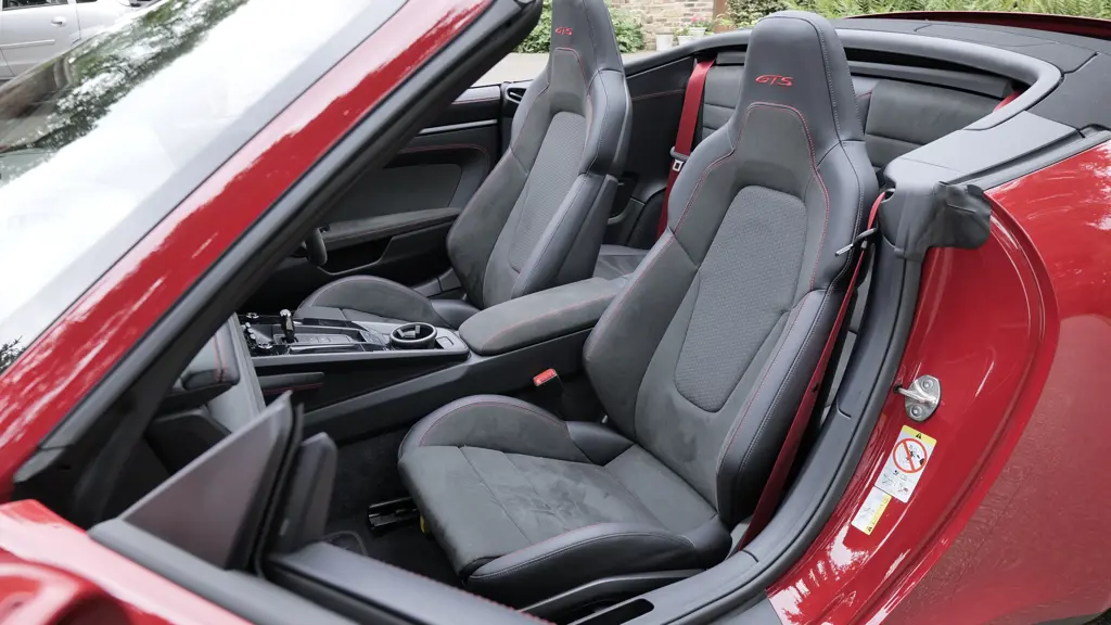 Porsche 911 S 2dr PDK