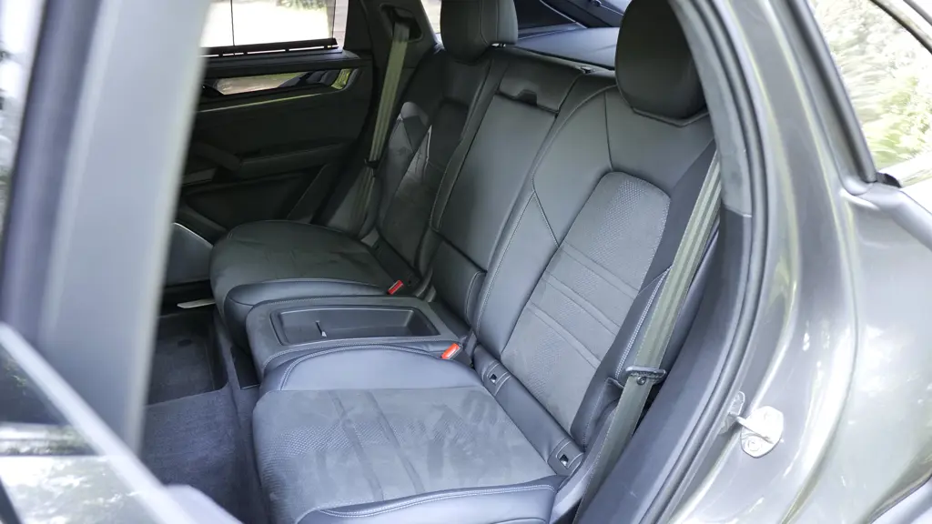 Porsche Cayenne E-Hybrid 5dr Tiptronic S 5 Seat