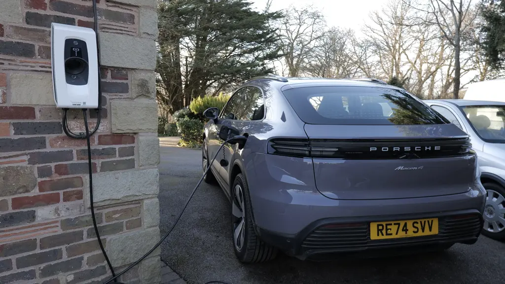 Porsche Macan 300kW 4 100kWh 5dr Auto Lux Pack