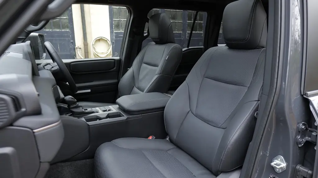 Toyota Land Cruiser 2.8 D-4D 204 Invincible 5dr Auto 7 Seat