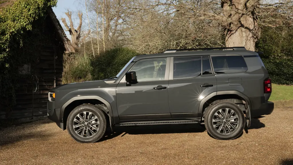 Toyota Land Cruiser 2.8 D-4D 204 Invincible 5dr Auto 7 Seat