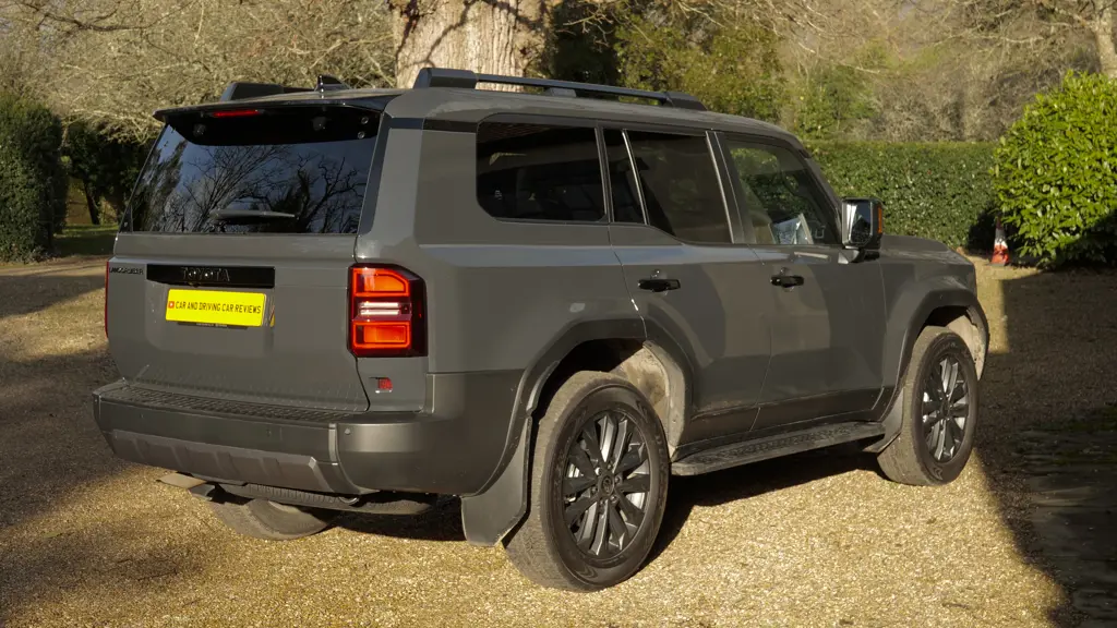 Toyota Land Cruiser 2.8 D-4D 204 Invincible 5dr Auto 7 Seat