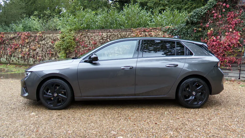 Vauxhall Astra 115kW Ultimate 54kWh 5dr Auto