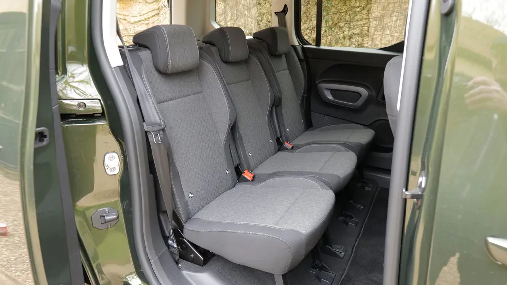Vauxhall Combo Life 100kW Design XL 52kWh 5dr Auto 7 Seat