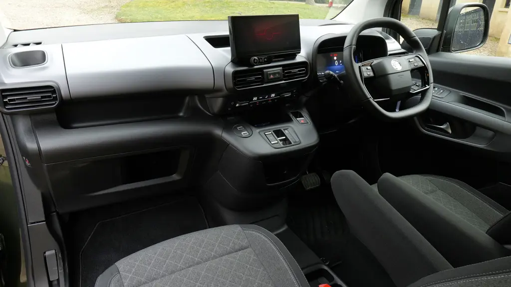 Vauxhall Combo Life 100kW Design XL 52kWh 5dr Auto 7 Seat