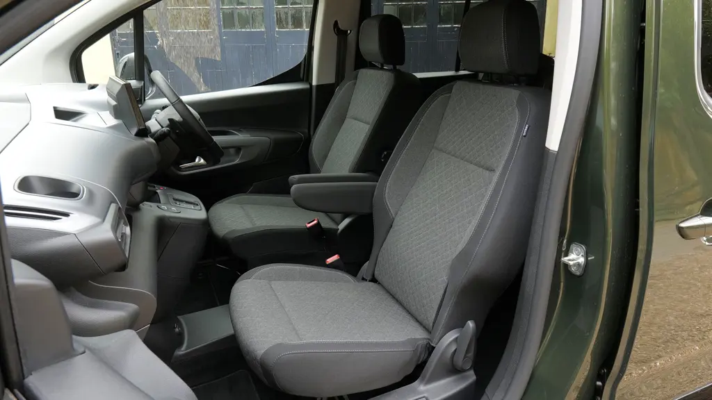 Vauxhall Combo Life 100kW Design XL 52kWh 5dr Auto 7 Seat