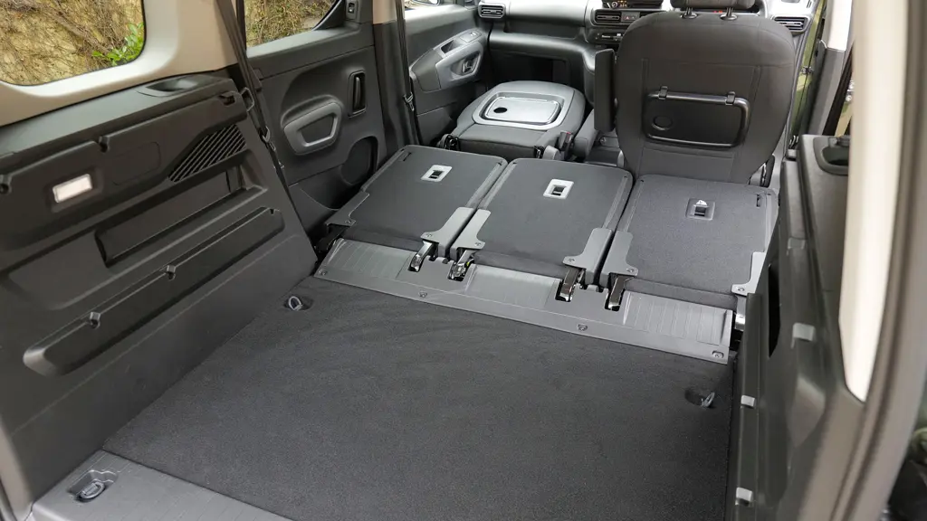 Vauxhall Combo Life 100kW Design XL 52kWh 5dr Auto 7 Seat