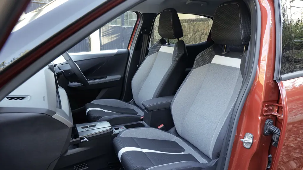 Vauxhall Frontera 83kW Design 44kWh 5dr Auto 17" Alloy