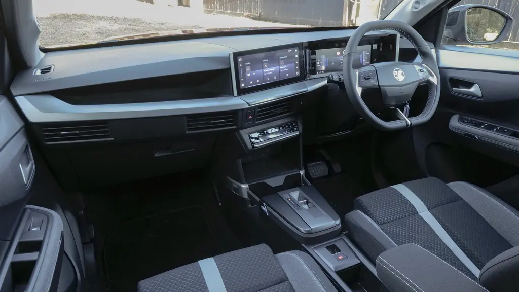 Vauxhall Frontera 83kW Design 44kWh 5dr Auto 17" Alloy