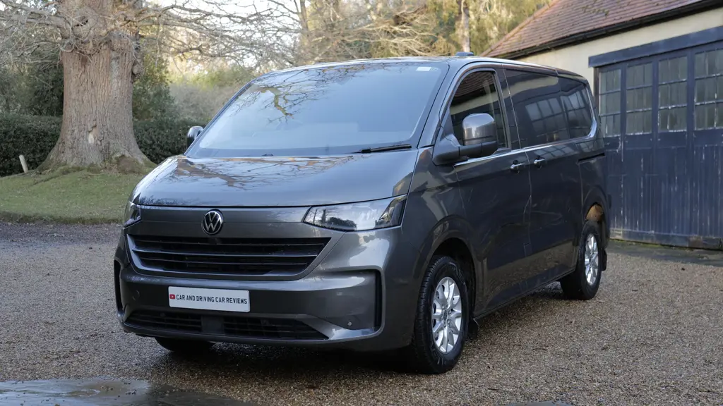 Volkswagen Transporter Shuttle Minibus T32 LWB Electric 210KW 70KWH ...