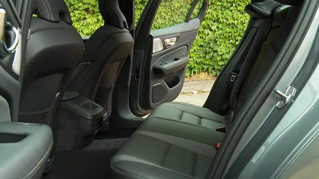 Volvo S60 2.0 B5P Ultimate Dark 4dr AWD Auto