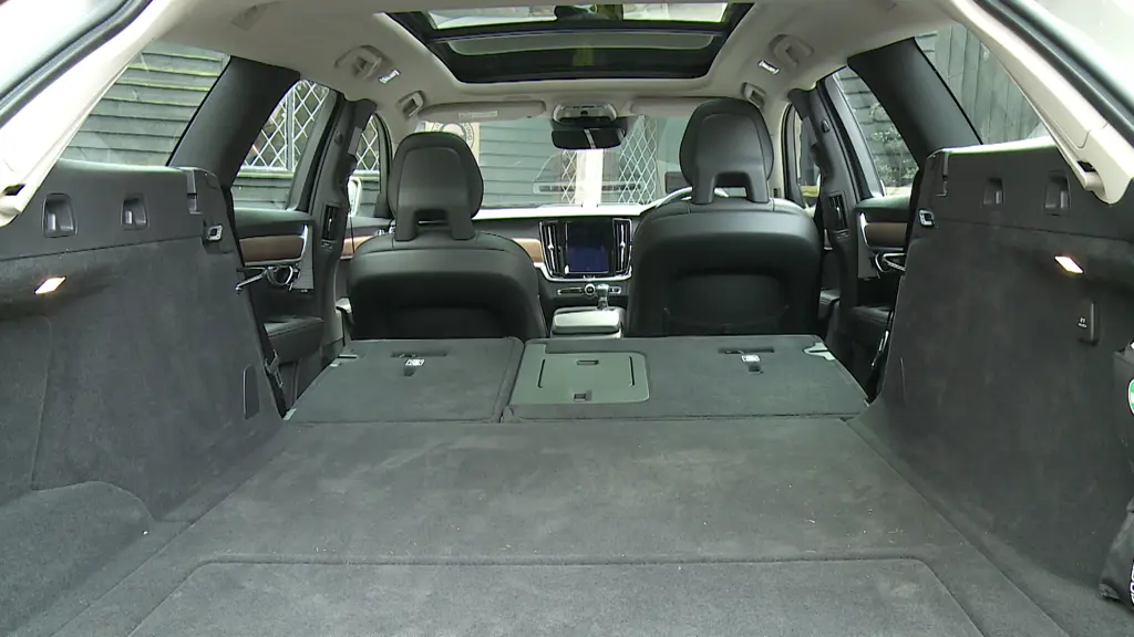 Volvo V90 2.0 B4D Plus Dark 5dr Auto